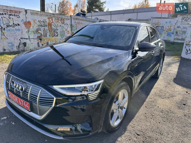 Чорний Ауді E-Tron, об'ємом двигуна 0 л та пробігом 70 тис. км за 36900 $, фото 7 на Automoto.ua