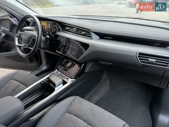 Чорний Ауді E-Tron, об'ємом двигуна 0 л та пробігом 35 тис. км за 37900 $, фото 45 на Automoto.ua