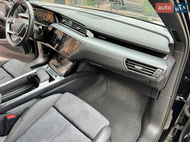 Черный Ауди E-Tron, объемом двигателя 0 л и пробегом 22 тыс. км за 37700 $, фото 31 на Automoto.ua