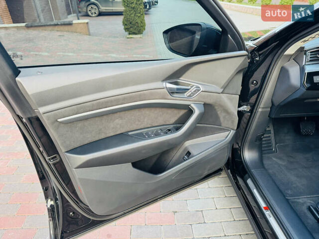 Чорний Ауді E-Tron, об'ємом двигуна 0 л та пробігом 27 тис. км за 38700 $, фото 27 на Automoto.ua