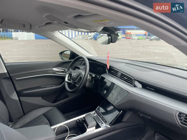 Чорний Ауді E-Tron, об'ємом двигуна 0 л та пробігом 21 тис. км за 34950 $, фото 37 на Automoto.ua
