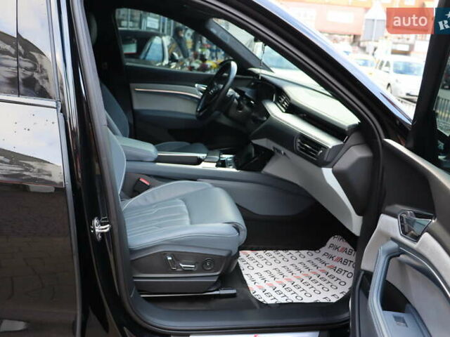 Черный Ауди E-Tron, объемом двигателя 0 л и пробегом 50 тыс. км за 39900 $, фото 53 на Automoto.ua