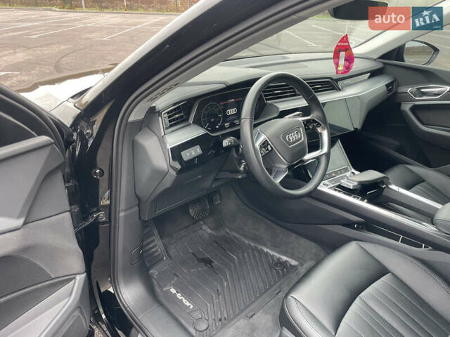 Чорний Ауді E-Tron, об'ємом двигуна 0 л та пробігом 22 тис. км за 33999 $, фото 45 на Automoto.ua