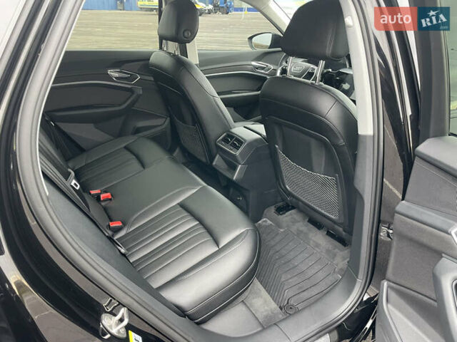 Чорний Ауді E-Tron, об'ємом двигуна 0 л та пробігом 22 тис. км за 33999 $, фото 38 на Automoto.ua