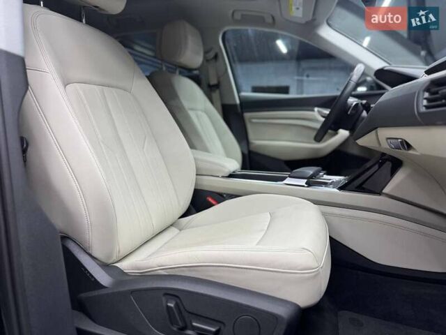 Черный Ауди E-Tron, объемом двигателя 0 л и пробегом 62 тыс. км за 36500 $, фото 17 на Automoto.ua