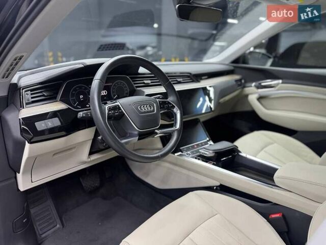 Черный Ауди E-Tron, объемом двигателя 0 л и пробегом 62 тыс. км за 36500 $, фото 7 на Automoto.ua