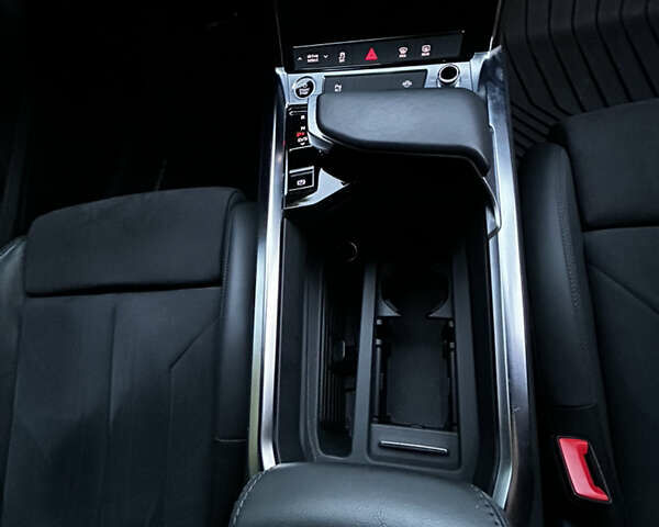 Черный Ауди E-Tron, объемом двигателя 0 л и пробегом 39 тыс. км за 36900 $, фото 31 на Automoto.ua