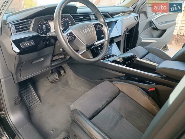 Черный Ауди E-Tron, объемом двигателя 0 л и пробегом 120 тыс. км за 35950 $, фото 28 на Automoto.ua