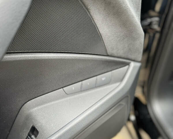 Чорний Ауді E-Tron, об'ємом двигуна 0 л та пробігом 34 тис. км за 39500 $, фото 37 на Automoto.ua