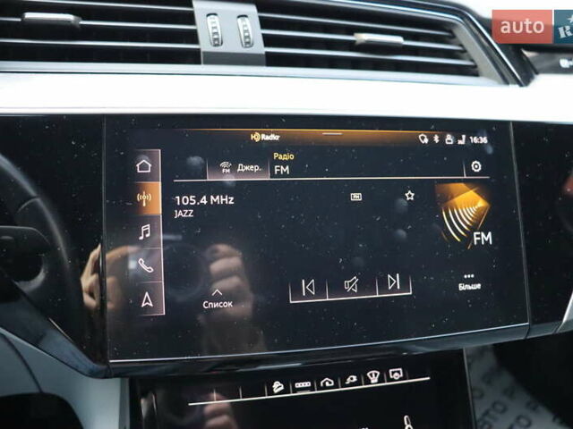 Черный Ауди E-Tron, объемом двигателя 0 л и пробегом 50 тыс. км за 39900 $, фото 29 на Automoto.ua