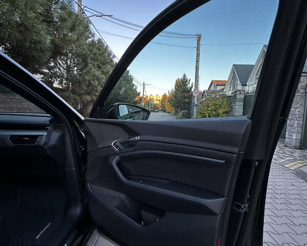 Черный Ауди E-Tron, объемом двигателя 0 л и пробегом 39 тыс. км за 36900 $, фото 26 на Automoto.ua