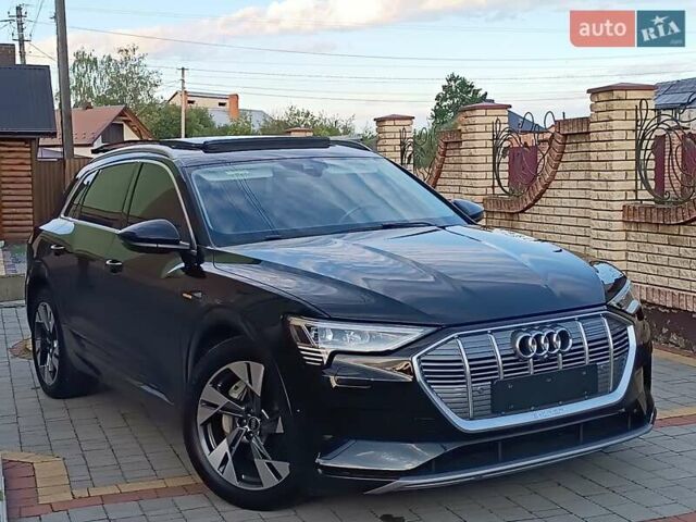 Черный Ауди E-Tron, объемом двигателя 0 л и пробегом 120 тыс. км за 35750 $, фото 13 на Automoto.ua