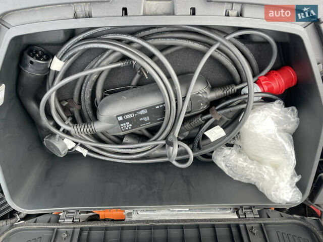 Чорний Ауді E-Tron, об'ємом двигуна 0 л та пробігом 21 тис. км за 34950 $, фото 54 на Automoto.ua