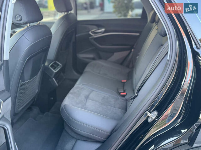 Чорний Ауді E-Tron, об'ємом двигуна 0 л та пробігом 35 тис. км за 38200 $, фото 19 на Automoto.ua