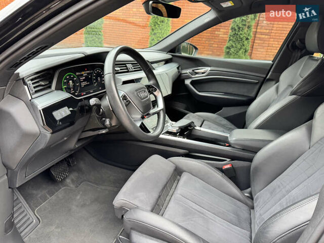 Черный Ауди E-Tron, объемом двигателя 0 л и пробегом 22 тыс. км за 37700 $, фото 22 на Automoto.ua