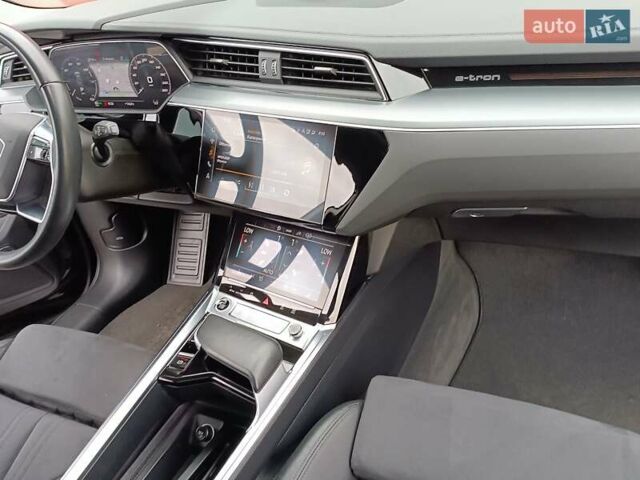 Черный Ауди E-Tron, объемом двигателя 0 л и пробегом 120 тыс. км за 35950 $, фото 50 на Automoto.ua