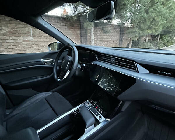 Черный Ауди E-Tron, объемом двигателя 0 л и пробегом 39 тыс. км за 36900 $, фото 29 на Automoto.ua