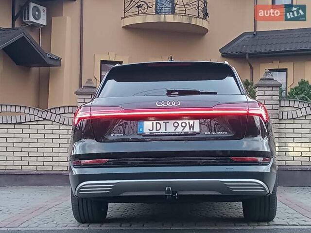 Черный Ауди E-Tron, объемом двигателя 0 л и пробегом 120 тыс. км за 35950 $, фото 24 на Automoto.ua