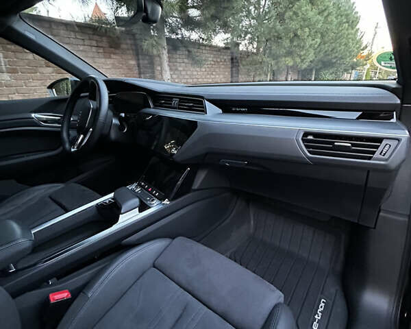 Черный Ауди E-Tron, объемом двигателя 0 л и пробегом 39 тыс. км за 36900 $, фото 28 на Automoto.ua