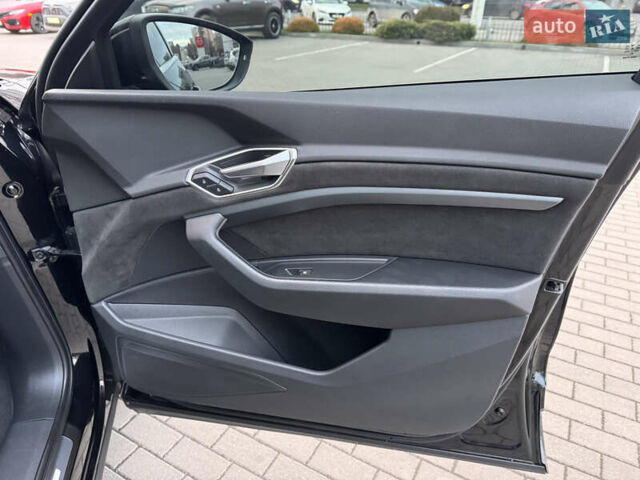 Чорний Ауді E-Tron, об'ємом двигуна 0 л та пробігом 35 тис. км за 37900 $, фото 46 на Automoto.ua
