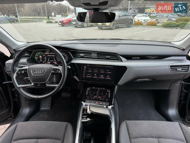 Чорний Ауді E-Tron, об'ємом двигуна 0 л та пробігом 35 тис. км за 37900 $, фото 49 на Automoto.ua