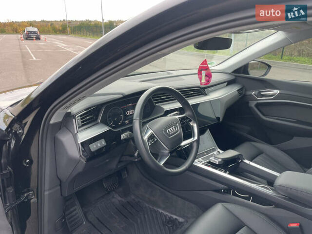 Чорний Ауді E-Tron, об'ємом двигуна 0 л та пробігом 21 тис. км за 34950 $, фото 39 на Automoto.ua