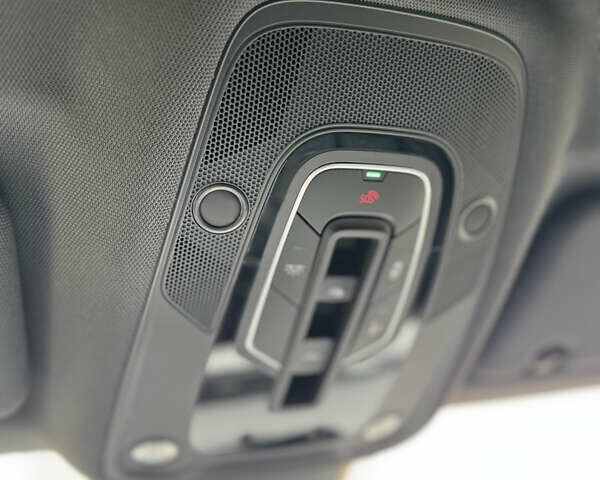 Чорний Ауді E-Tron, об'ємом двигуна 0 л та пробігом 34 тис. км за 39500 $, фото 60 на Automoto.ua