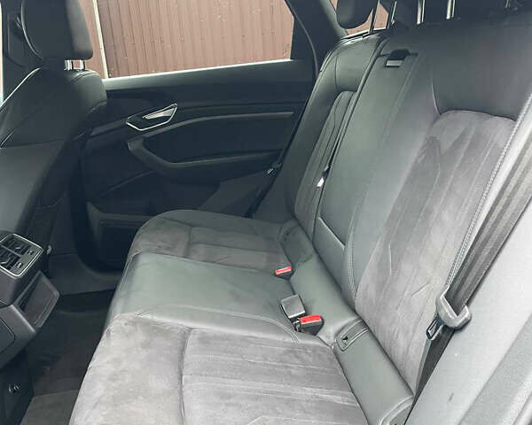 Чорний Ауді E-Tron, об'ємом двигуна 0 л та пробігом 35 тис. км за 37900 $, фото 7 на Automoto.ua