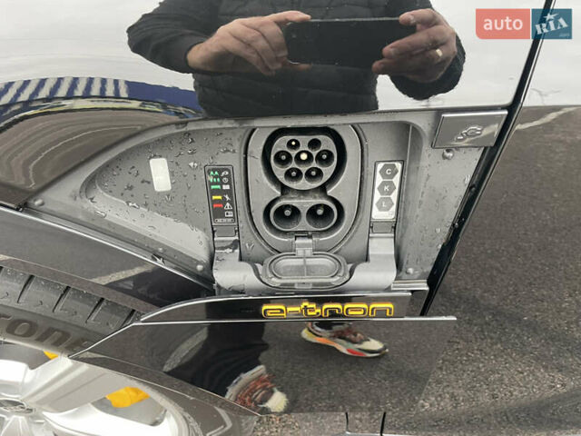 Чорний Ауді E-Tron, об'ємом двигуна 0 л та пробігом 22 тис. км за 33999 $, фото 18 на Automoto.ua