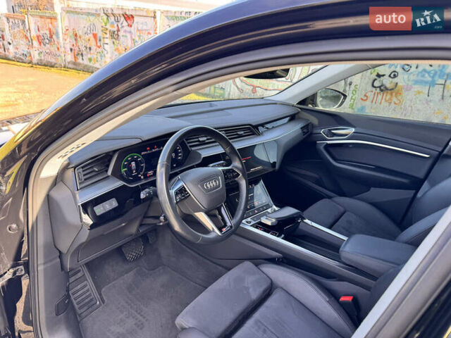 Чорний Ауді E-Tron, об'ємом двигуна 0 л та пробігом 70 тис. км за 36900 $, фото 24 на Automoto.ua
