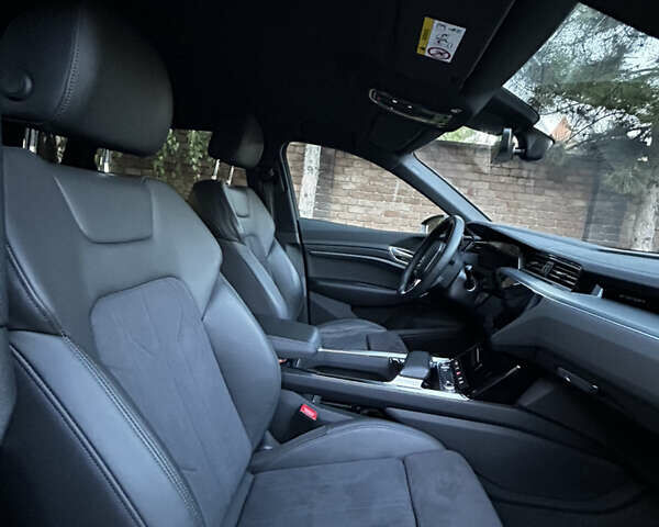 Черный Ауди E-Tron, объемом двигателя 0 л и пробегом 39 тыс. км за 36900 $, фото 27 на Automoto.ua