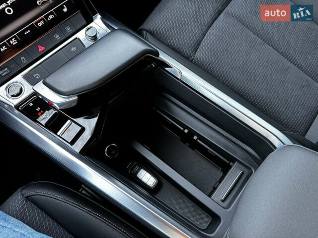 Черный Ауди E-Tron, объемом двигателя 0 л и пробегом 38 тыс. км за 37300 $, фото 43 на Automoto.ua