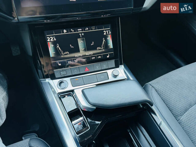 Чорний Ауді E-Tron, об'ємом двигуна 0 л та пробігом 27 тис. км за 38700 $, фото 35 на Automoto.ua