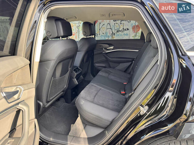 Чорний Ауді E-Tron, об'ємом двигуна 0 л та пробігом 70 тис. км за 36900 $, фото 28 на Automoto.ua