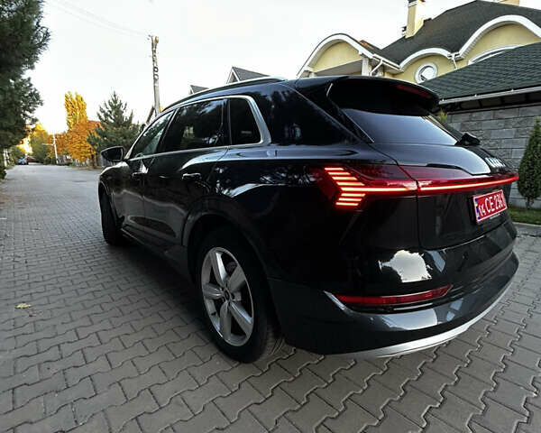 Черный Ауди E-Tron, объемом двигателя 0 л и пробегом 39 тыс. км за 36900 $, фото 12 на Automoto.ua