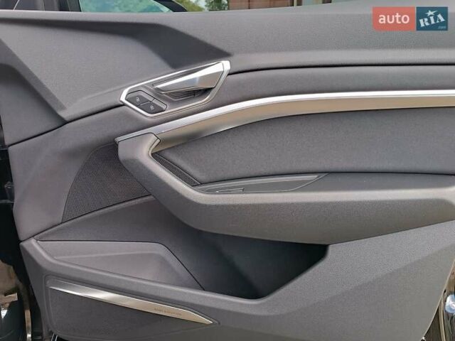 Черный Ауди E-Tron, объемом двигателя 0 л и пробегом 120 тыс. км за 35950 $, фото 40 на Automoto.ua