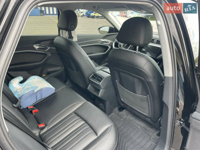 Чорний Ауді E-Tron, об'ємом двигуна 0 л та пробігом 21 тис. км за 34950 $, фото 30 на Automoto.ua