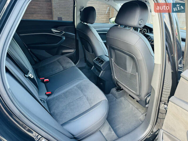 Чорний Ауді E-Tron, об'ємом двигуна 0 л та пробігом 27 тис. км за 38700 $, фото 22 на Automoto.ua