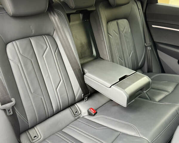 Чорний Ауді E-Tron, об'ємом двигуна 0 л та пробігом 34 тис. км за 39500 $, фото 69 на Automoto.ua