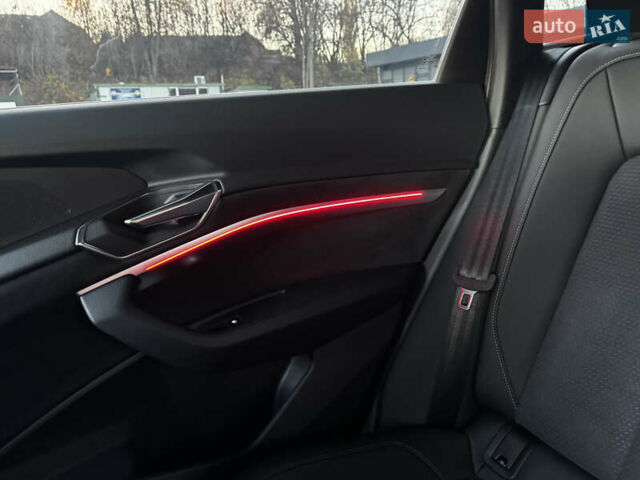 Черный Ауди E-Tron, объемом двигателя 0 л и пробегом 38 тыс. км за 37300 $, фото 52 на Automoto.ua