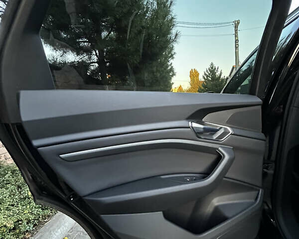 Черный Ауди E-Tron, объемом двигателя 0 л и пробегом 39 тыс. км за 36900 $, фото 20 на Automoto.ua