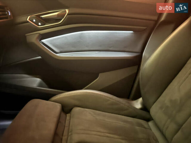 Черный Ауди E-Tron, объемом двигателя 0 л и пробегом 22 тыс. км за 37700 $, фото 62 на Automoto.ua