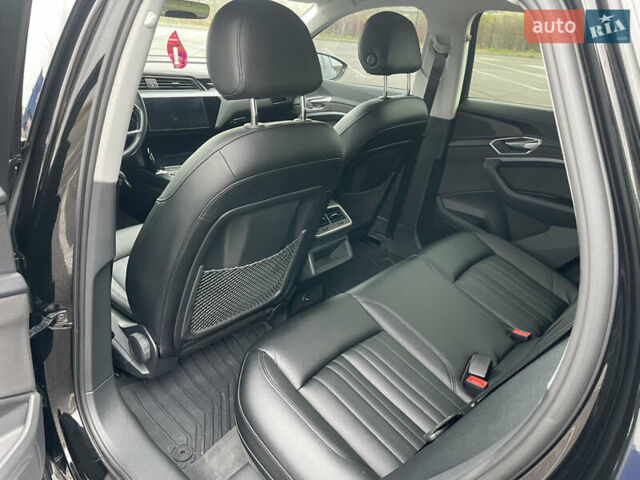 Чорний Ауді E-Tron, об'ємом двигуна 0 л та пробігом 22 тис. км за 33999 $, фото 40 на Automoto.ua