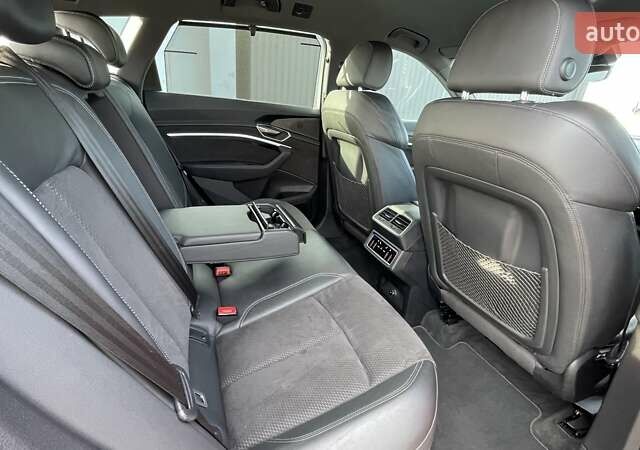 Красный Ауди E-Tron, объемом двигателя 0 л и пробегом 119 тыс. км за 29500 $, фото 40 на Automoto.ua