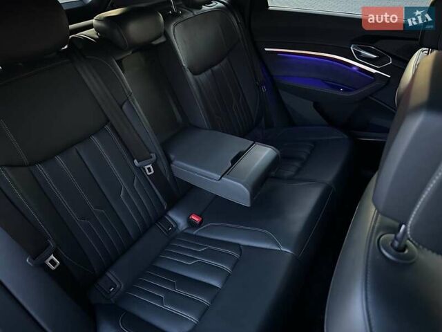 Красный Ауди E-Tron, объемом двигателя 0 л и пробегом 64 тыс. км за 34900 $, фото 61 на Automoto.ua