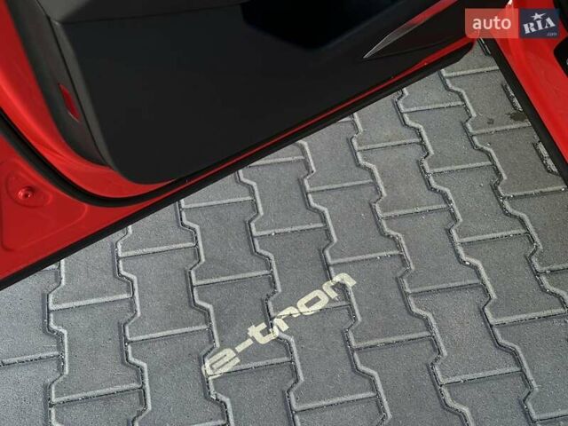 Красный Ауди E-Tron, объемом двигателя 0 л и пробегом 64 тыс. км за 34900 $, фото 51 на Automoto.ua