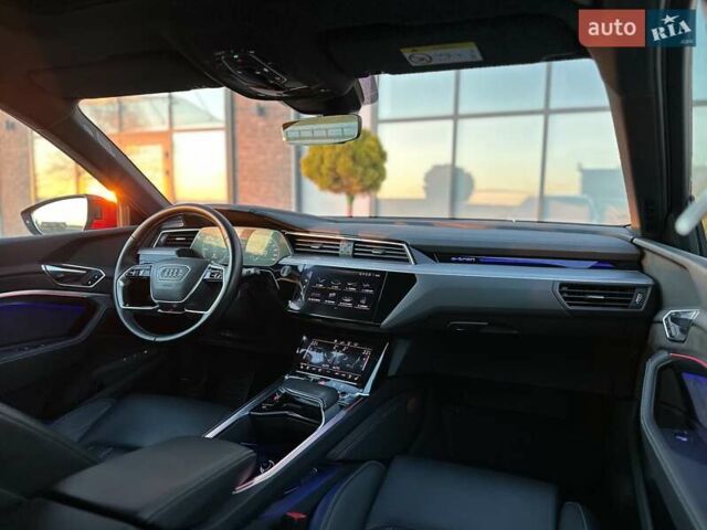 Красный Ауди E-Tron, объемом двигателя 0 л и пробегом 64 тыс. км за 34900 $, фото 2 на Automoto.ua