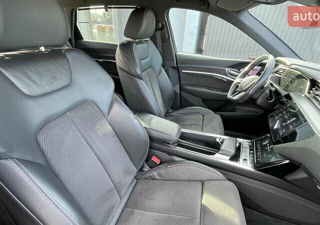 Красный Ауди E-Tron, объемом двигателя 0 л и пробегом 119 тыс. км за 29500 $, фото 43 на Automoto.ua