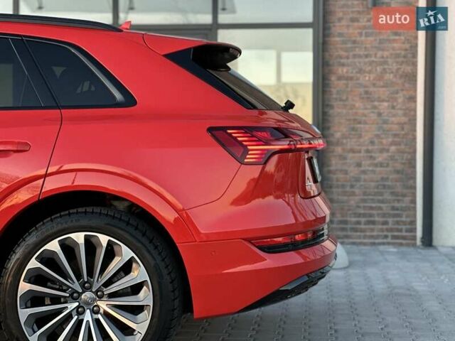 Красный Ауди E-Tron, объемом двигателя 0 л и пробегом 64 тыс. км за 34900 $, фото 38 на Automoto.ua