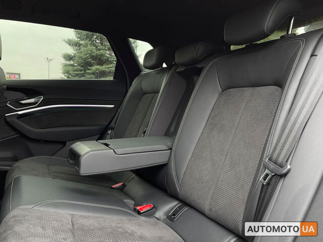 Красный Ауди E-Tron, объемом двигателя 95 л и пробегом 29 тыс. км за 38900 $, фото 10 на Automoto.ua